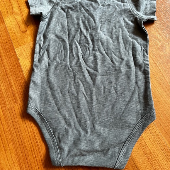 New with tags Jumping beans 12 month soft Henley grey onesie - Picture 2 of 2